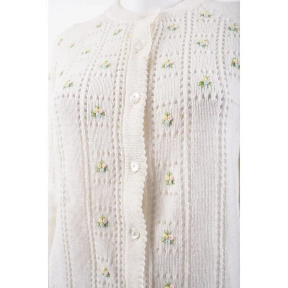 Vintage Banff Sweater Bee Womans Cardigan Sweater Sz S White Flowers embroidery